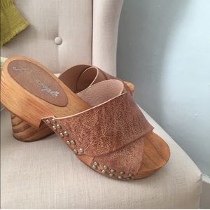 Free people clogs